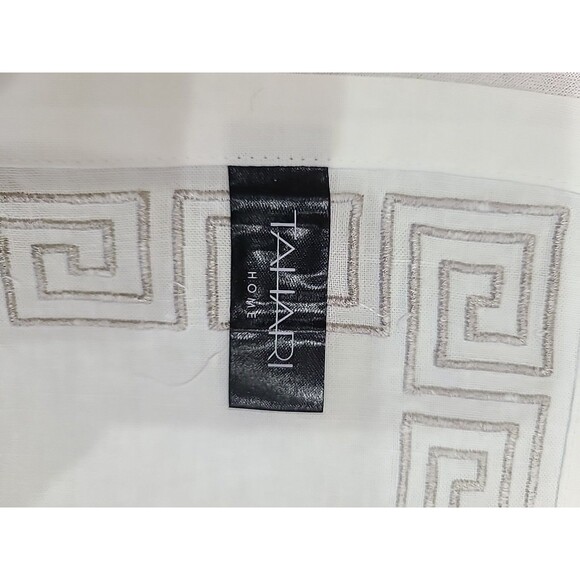 TAHARI HOME NAPKINS (8) WHITE SILVER BORDER  20 X 20 100% COTTON - Picture 5 of 7